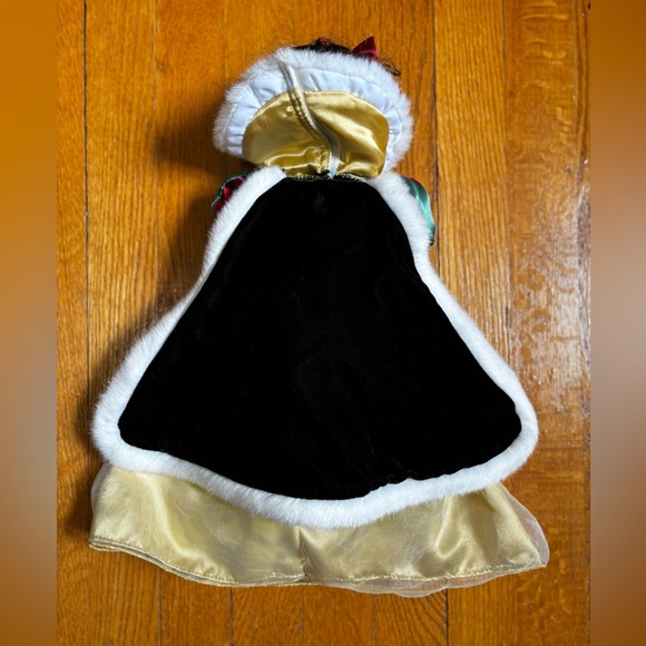 Disney Snow White Porcelain Doll - Picture 5 of 9